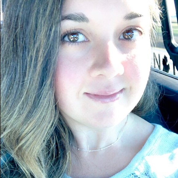 Meet your Posher, Andrea - Picture 2 of 2